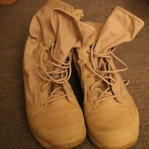 discontinued Danner Tachyon Lightweight Military Boots 50130 Tan 8 inch with box